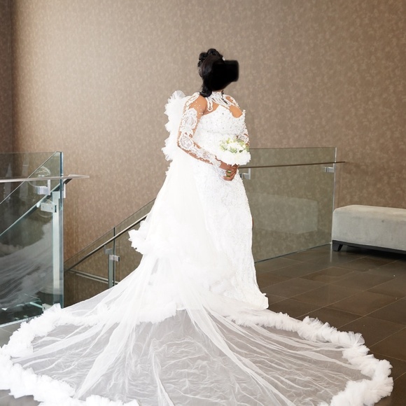 Wedding dress - Picture 3 of 5